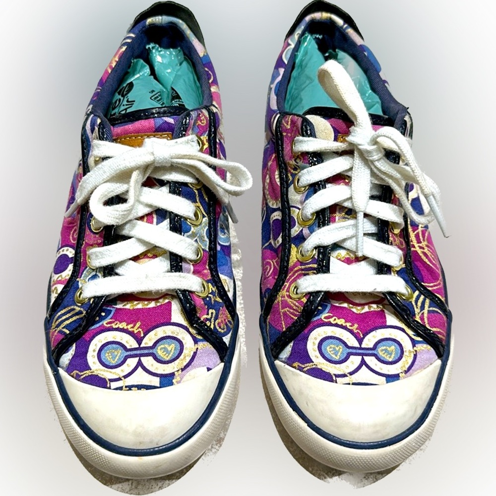 Coach ladies Barrett shoes size 6.5 beautiful colors EUC. Gold trimmed eyelets.